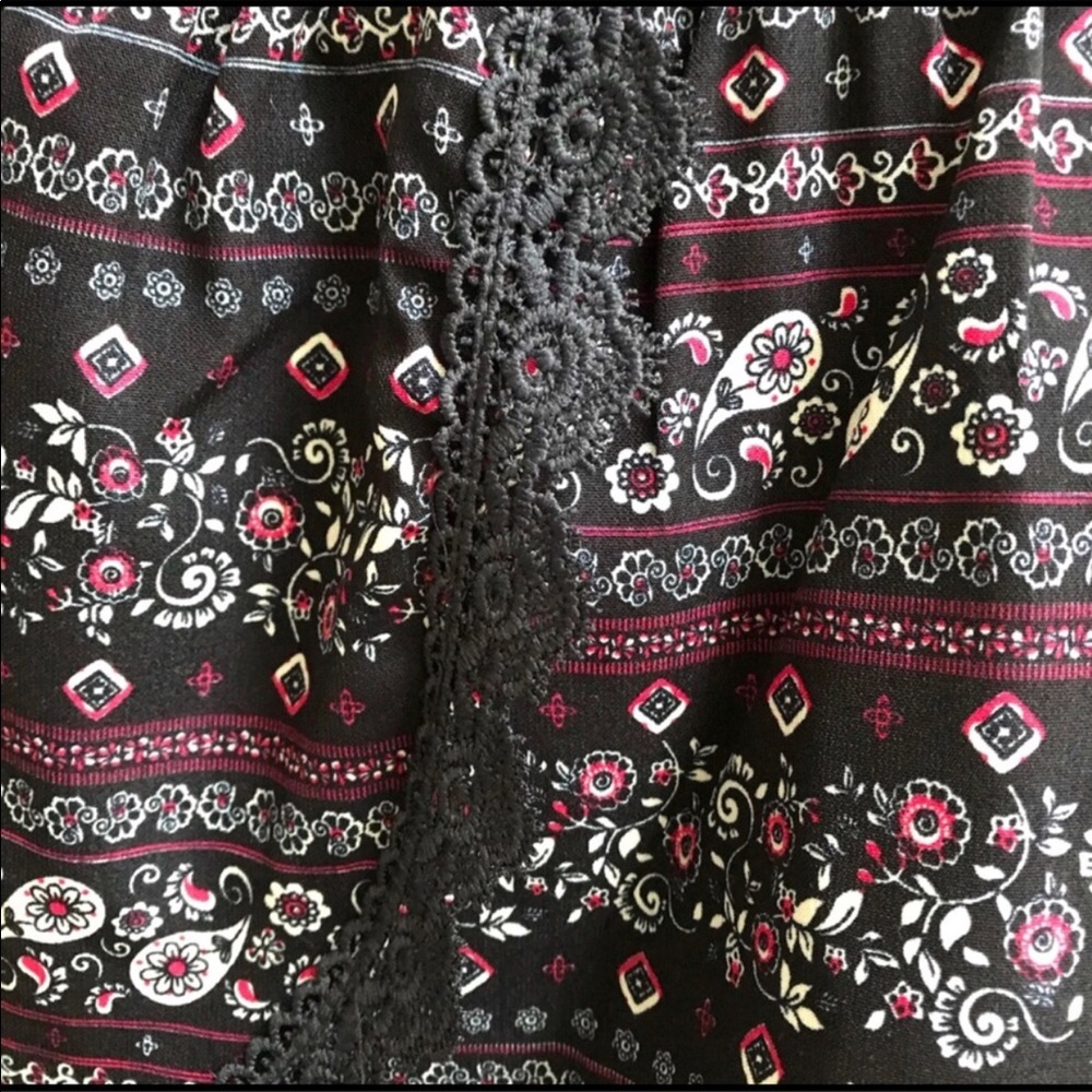 NWT Floral shorts - Picture 3 of 4